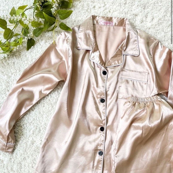 💫 Satin Long Sleeve Pajama SET 💫 - Picture 2 of 7